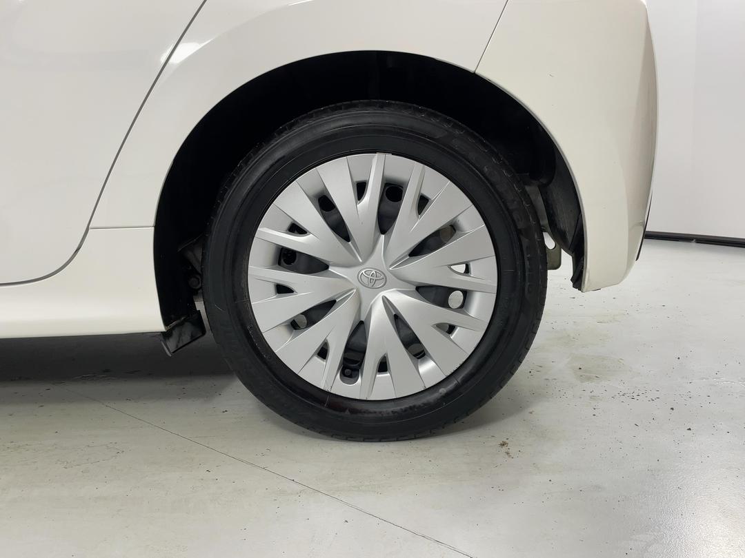 Photo '11' of Toyota Yaris