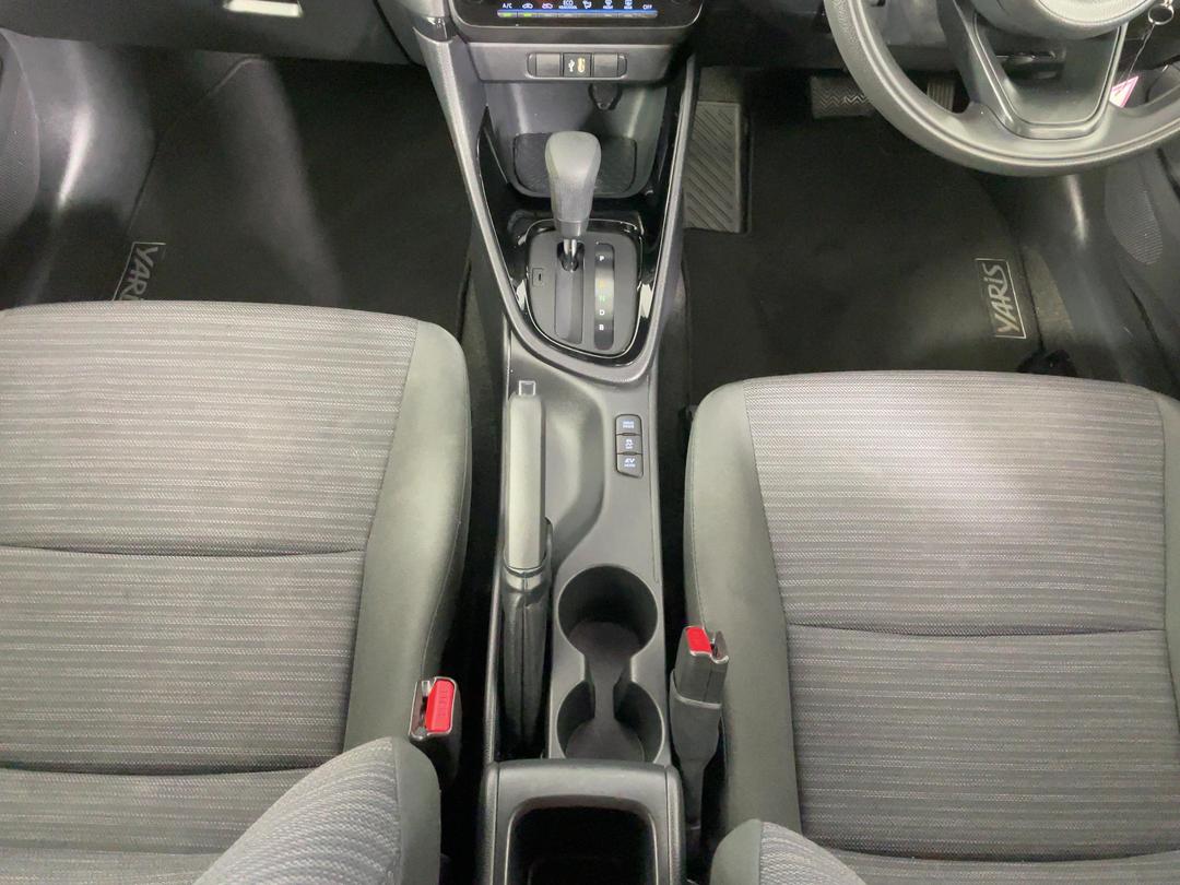 Photo '18' of Toyota Yaris