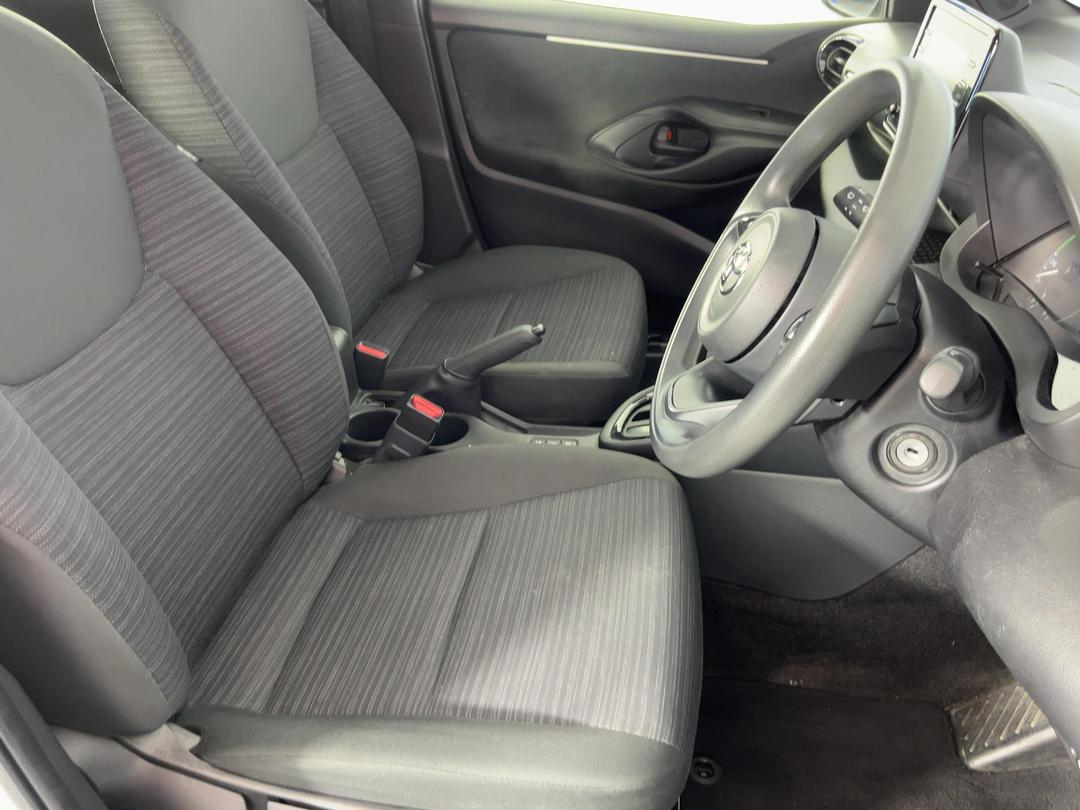 Photo '16' of Toyota Yaris