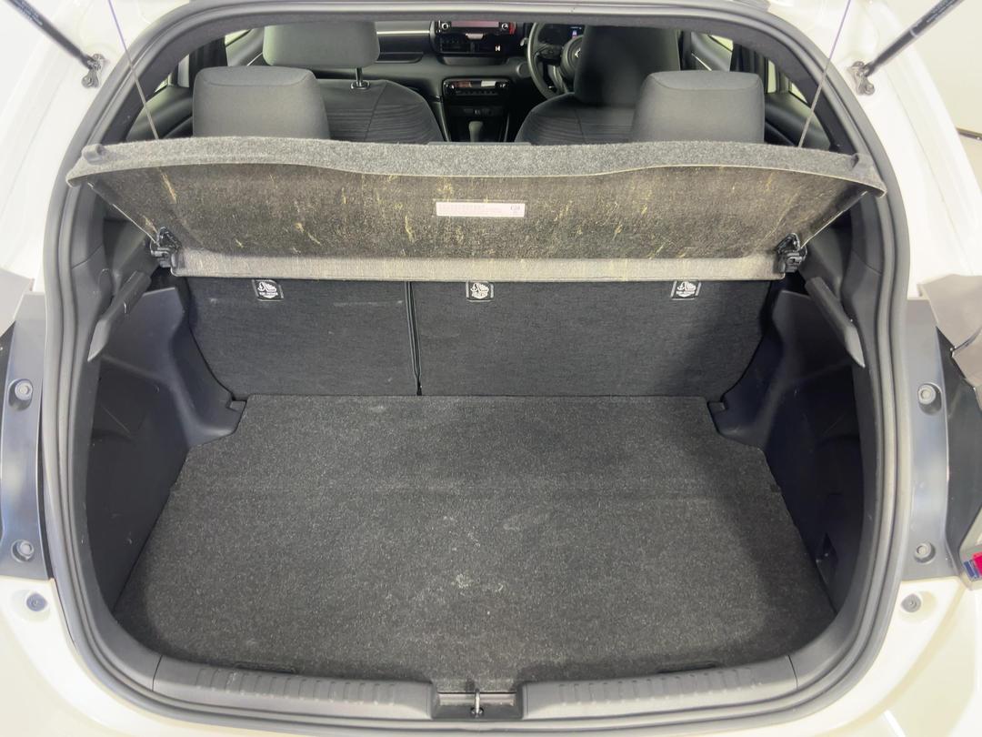 Photo '14' of Toyota Yaris