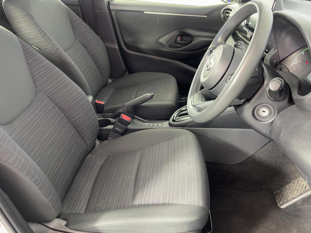 Photo '16' of Toyota Yaris