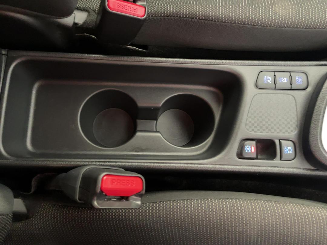 Photo '32' of Toyota Yaris Cross