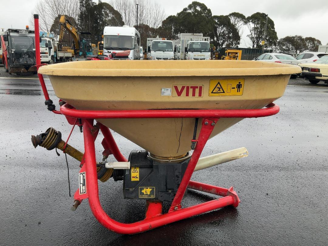 Photo '3' of Vicom Pendulum Spreader Spreader