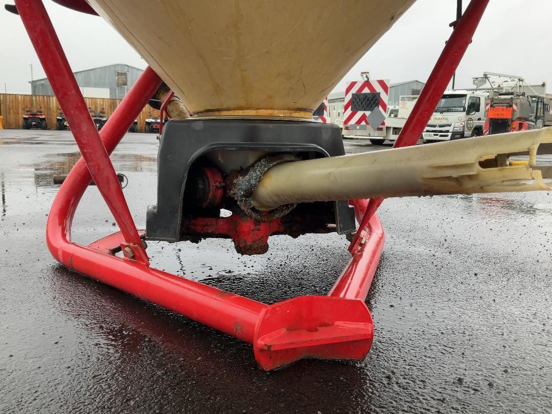 Photo '9' of Vicom Pendulum Spreader Spreader
