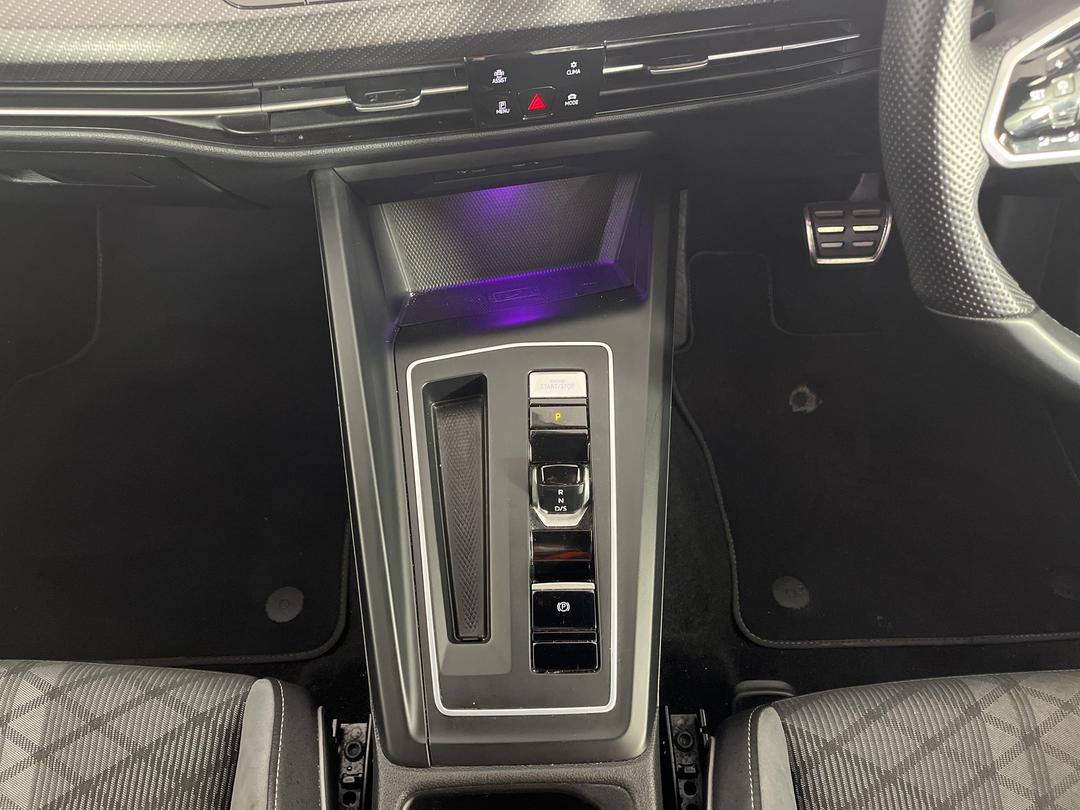 Photo '18' of Volkswagen Golf