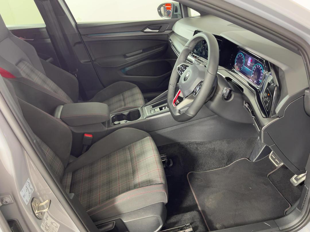 Photo '16' of Volkswagen Golf