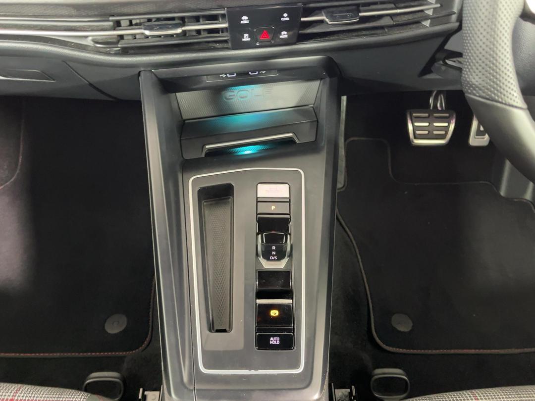 Photo '18' of Volkswagen Golf