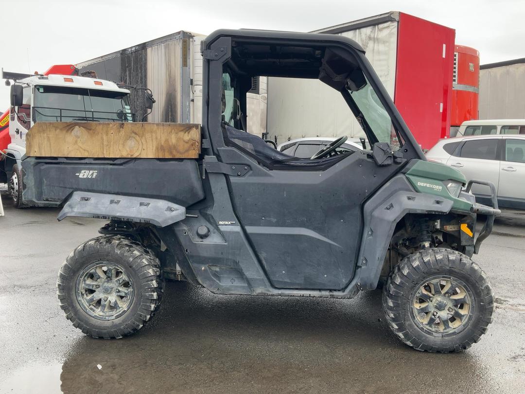 Photo '2' of Can Am Defender