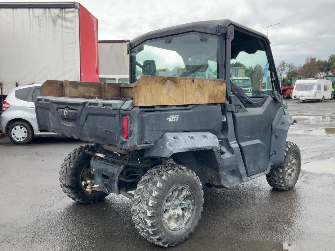 Photo '3' of Can Am Defender