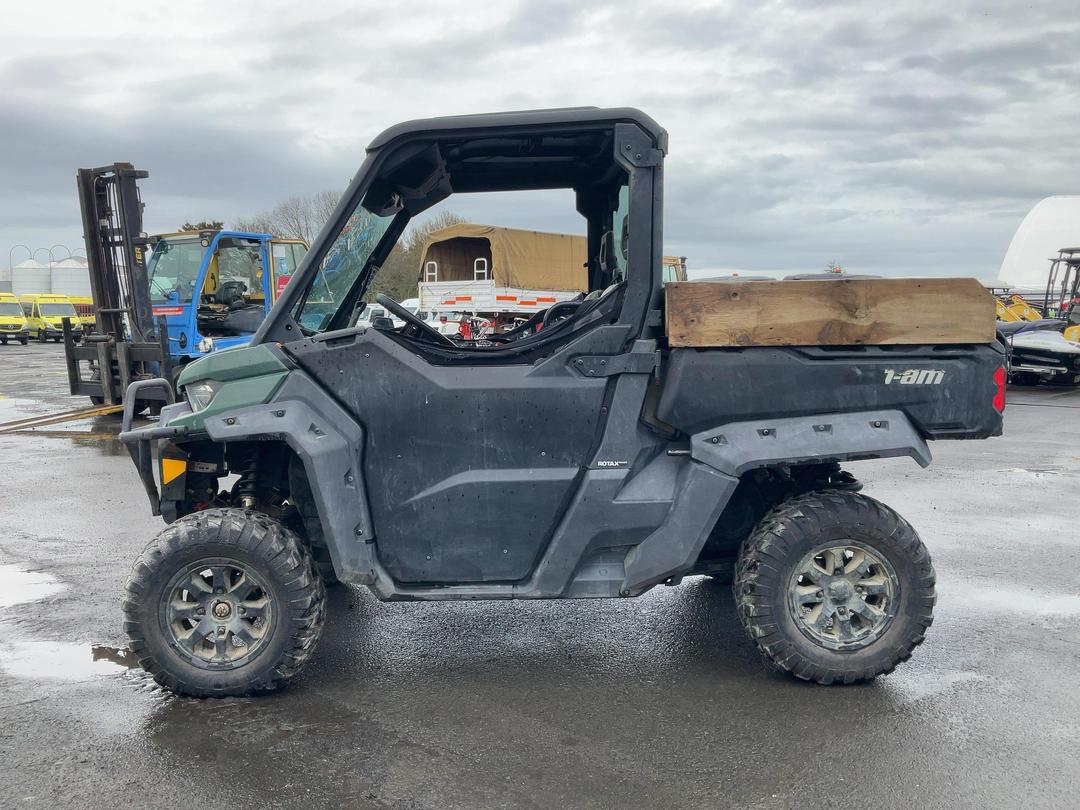 Photo '6' of Can Am Defender