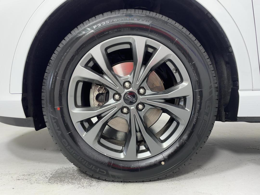 Photo '10' of Ford Escape