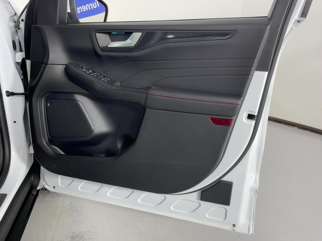 Photo '15' of Ford Escape