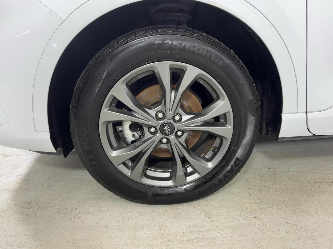 Photo '10' of Ford Escape