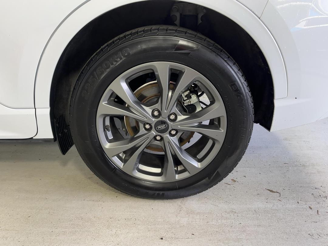 Photo '11' of Ford Escape