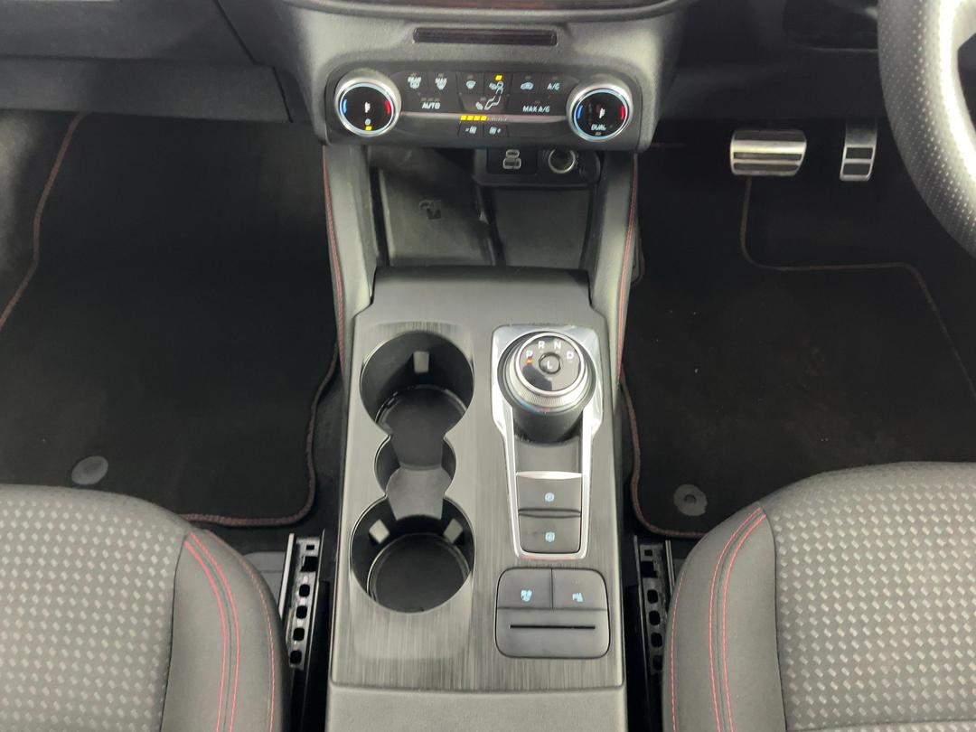 Photo '18' of Ford Escape