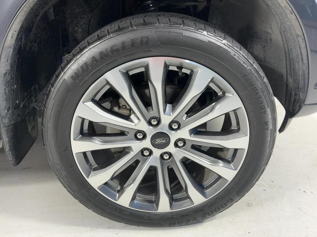 Photo '9' of Ford Everest