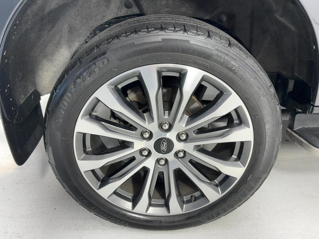 Photo '12' of Ford Everest