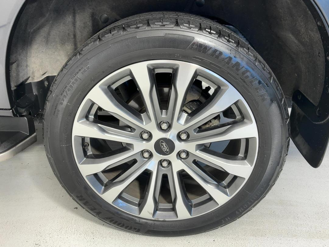 Photo '11' of Ford Everest