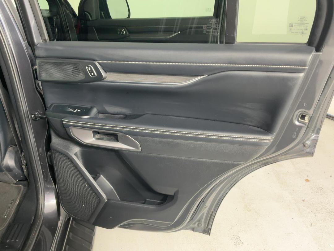 Photo '19' of Ford Everest