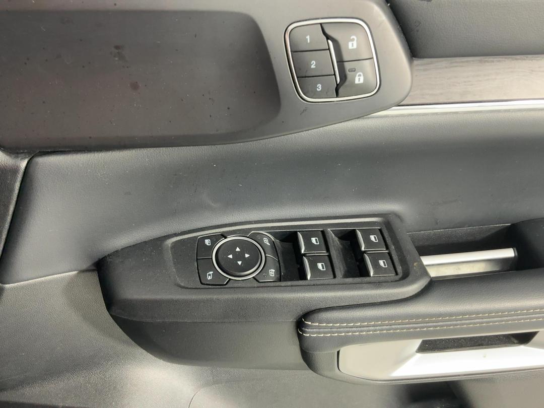Photo '27' of Ford Everest