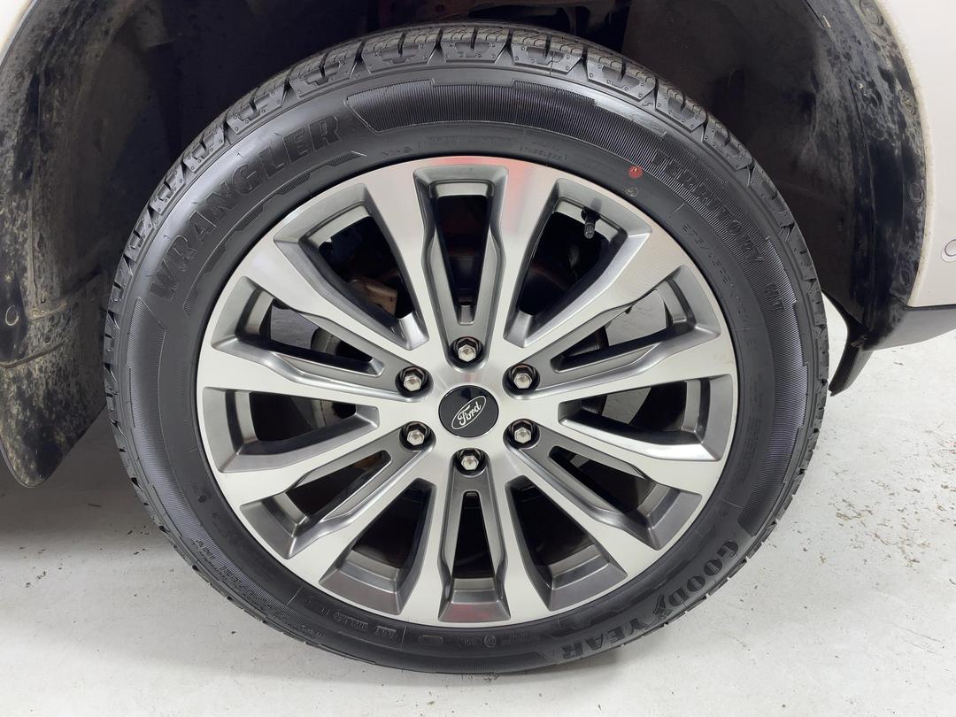 Photo '9' of Ford Everest