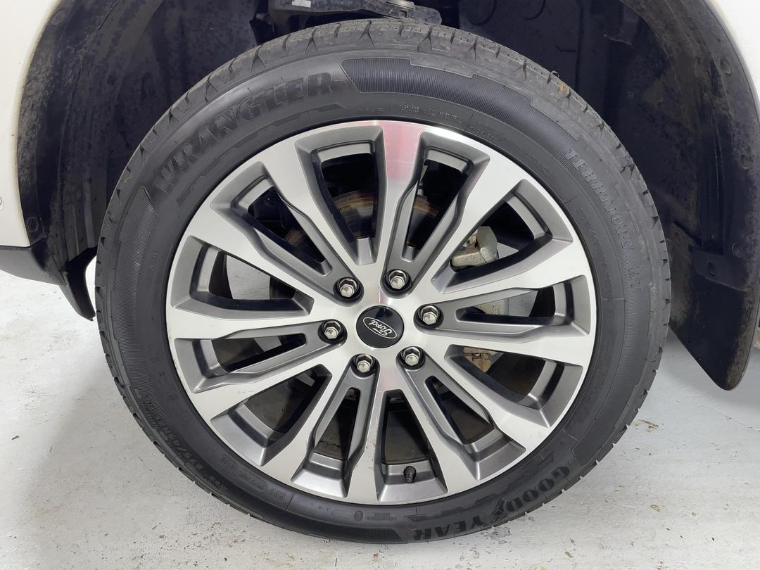 Photo '10' of Ford Everest
