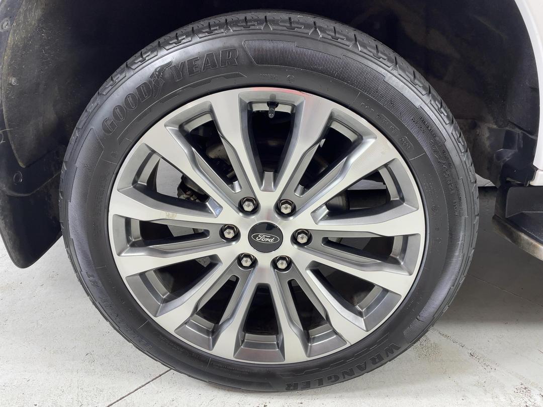 Photo '12' of Ford Everest
