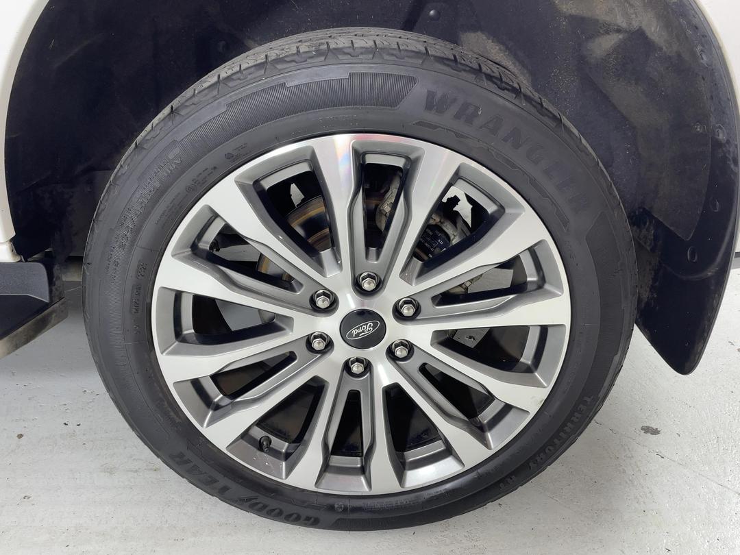 Photo '11' of Ford Everest