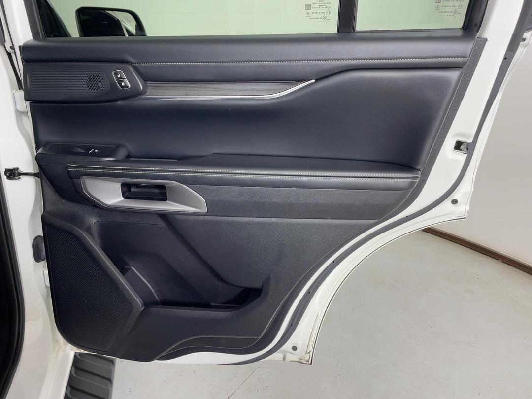 Photo '19' of Ford Everest