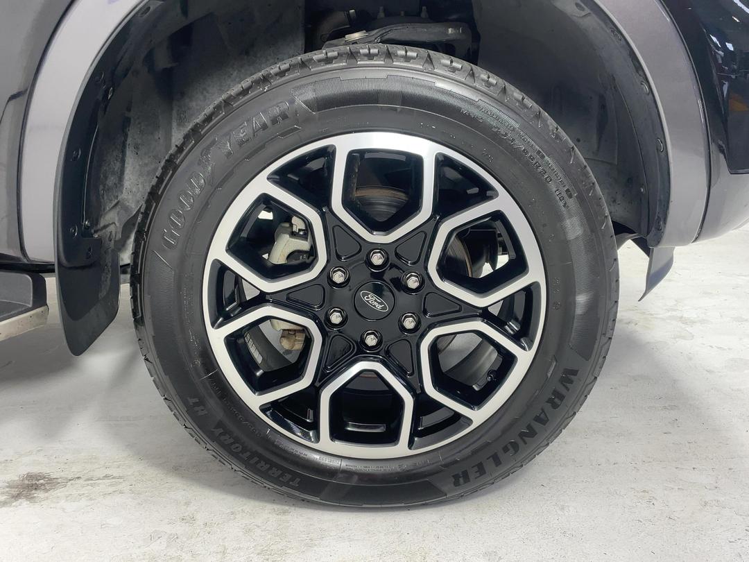 Photo '9' of Ford Everest