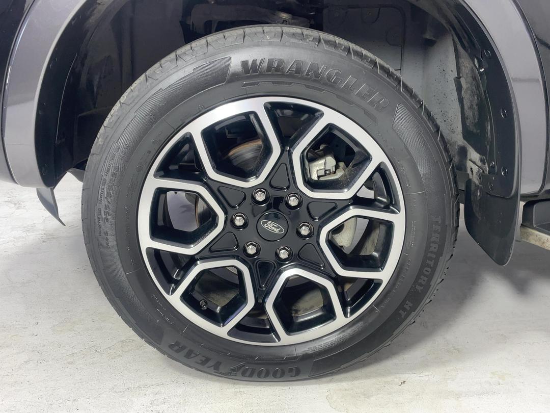 Photo '10' of Ford Everest
