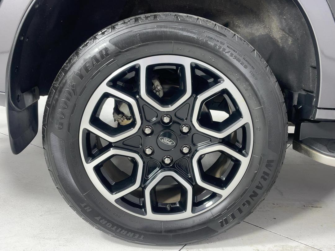 Photo '12' of Ford Everest