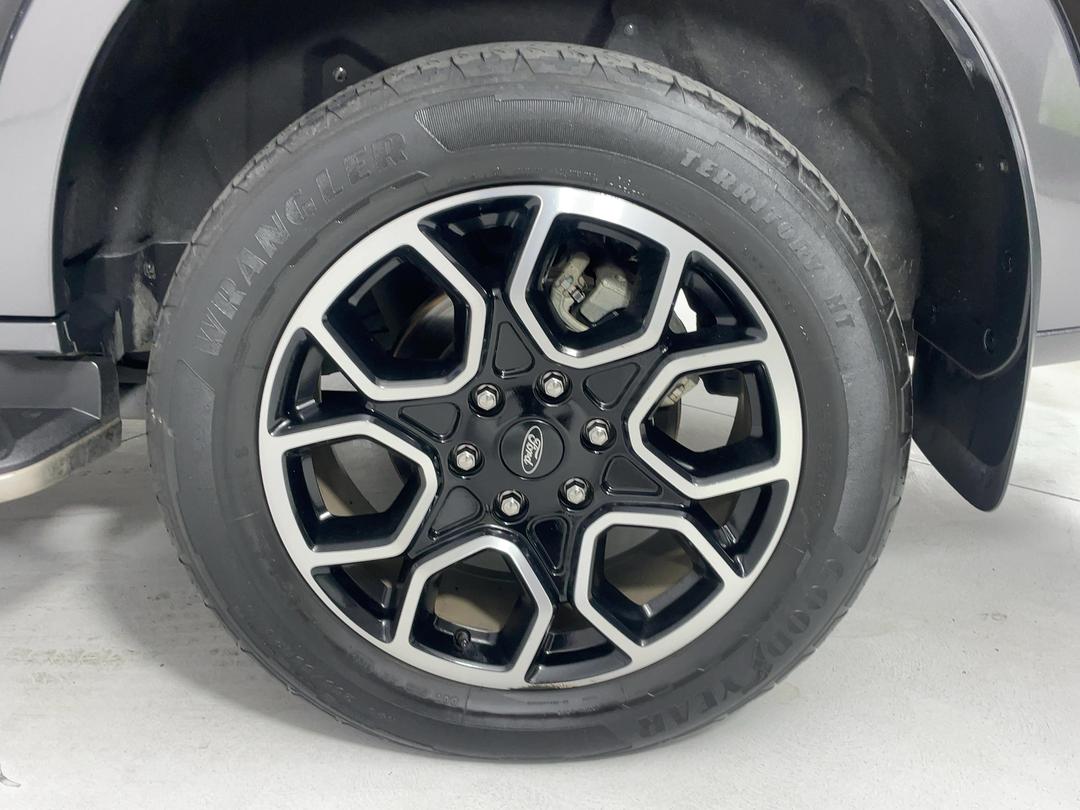 Photo '11' of Ford Everest