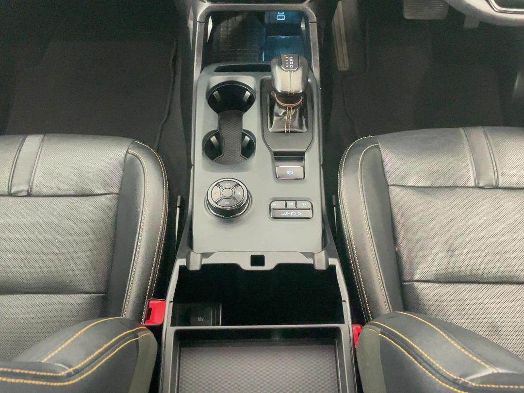 Photo '18' of Ford Everest