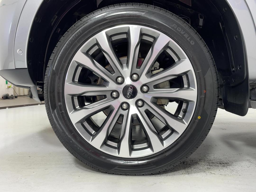 Photo '10' of Ford Everest