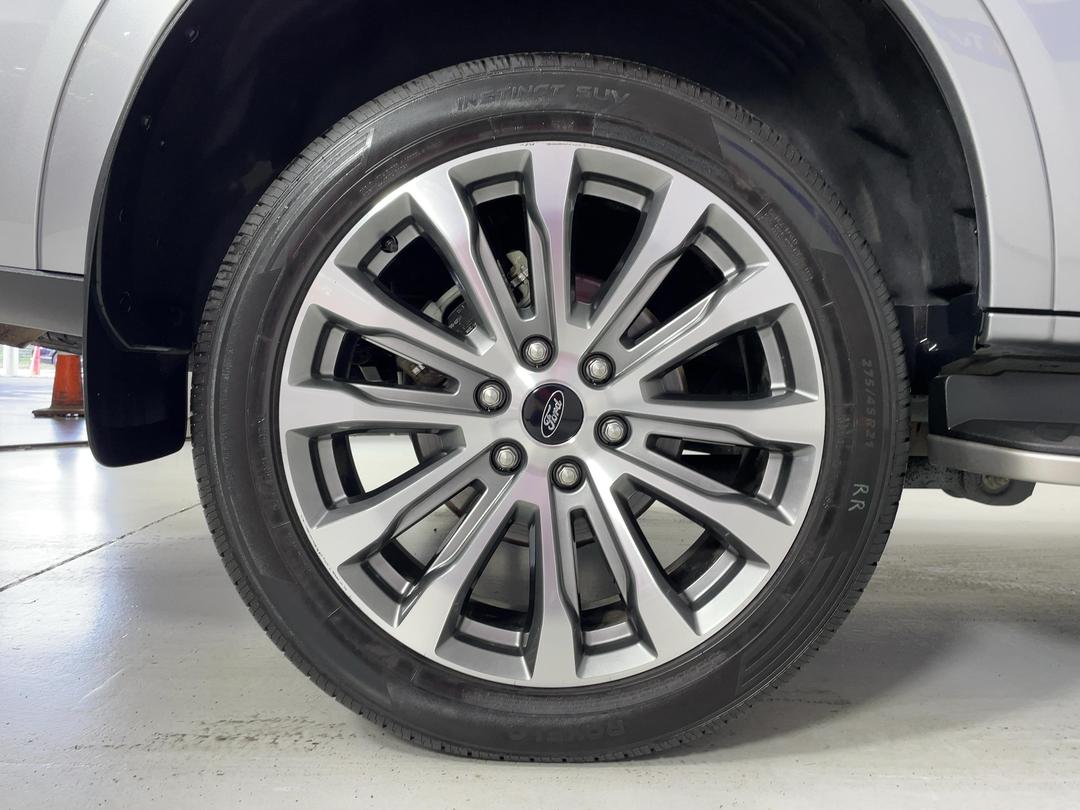Photo '12' of Ford Everest