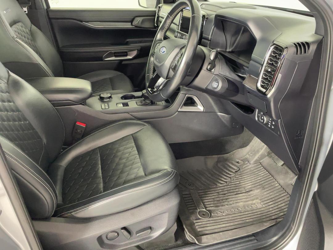 Photo '16' of Ford Everest