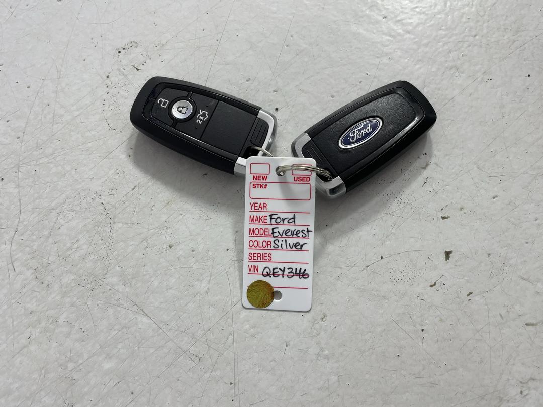 Photo '22' of Ford Everest
