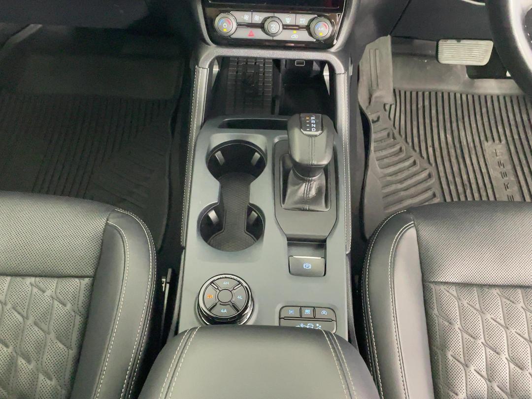 Photo '18' of Ford Everest