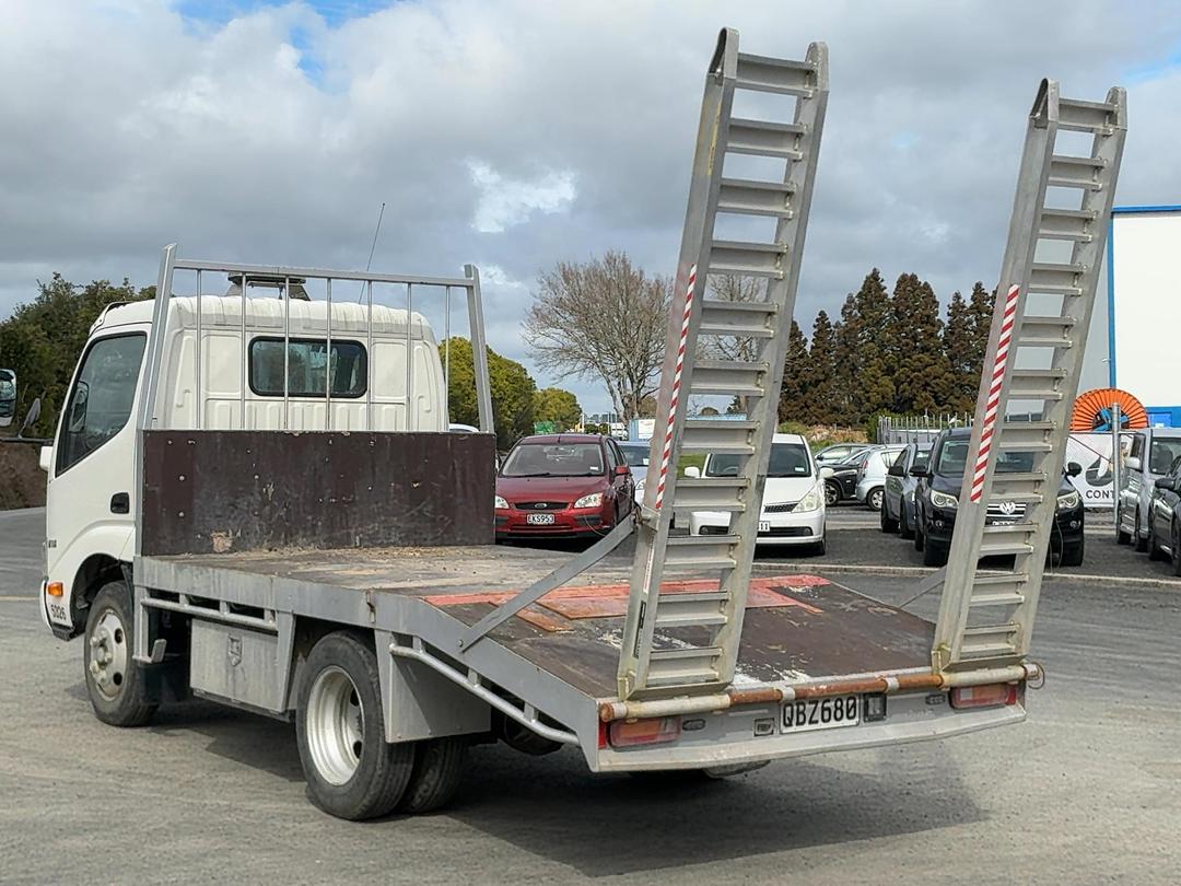 Photo '8' of Hino 300 XZU605R Transporter