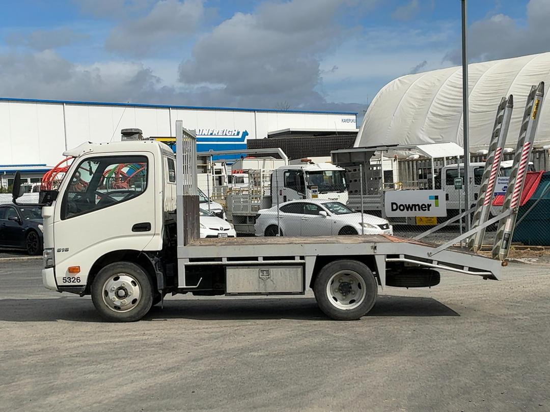 Photo '9' of Hino 300 XZU605R Transporter