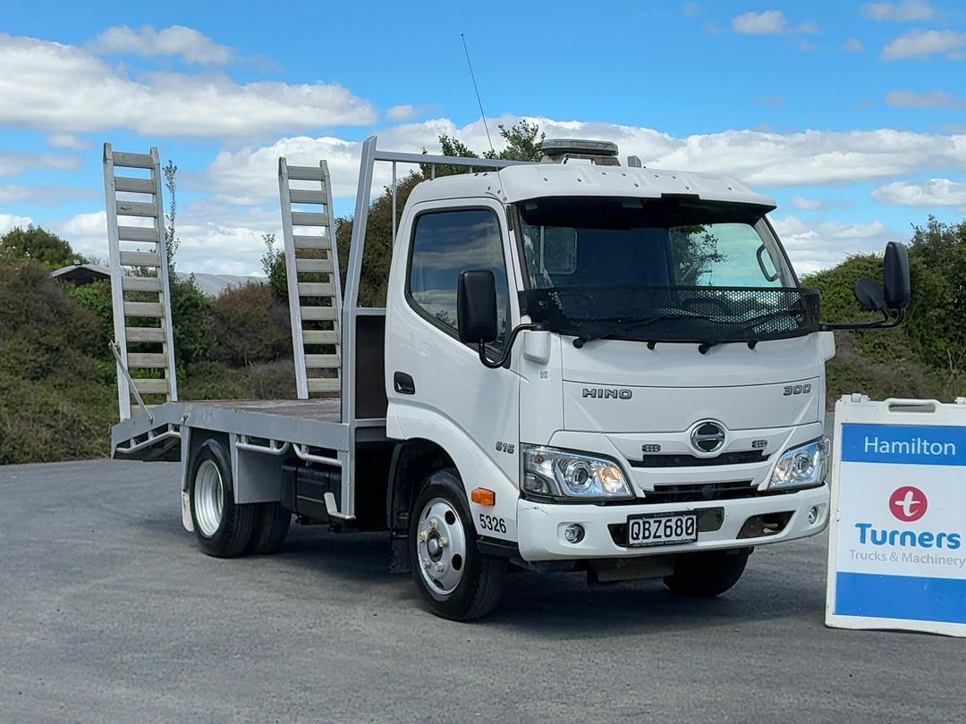 Photo '1' of Hino 300 XZU605R Transporter