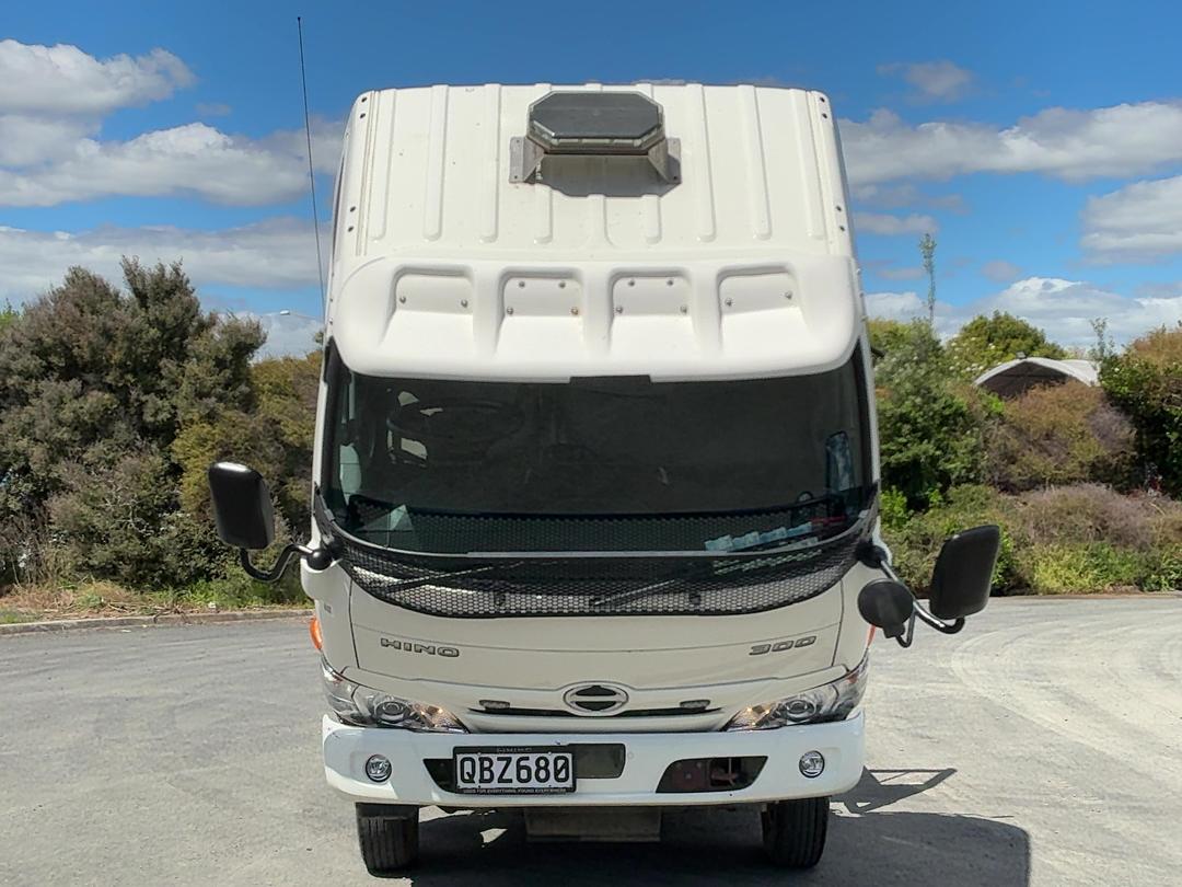 Photo '38' of Hino 300 XZU605R Transporter
