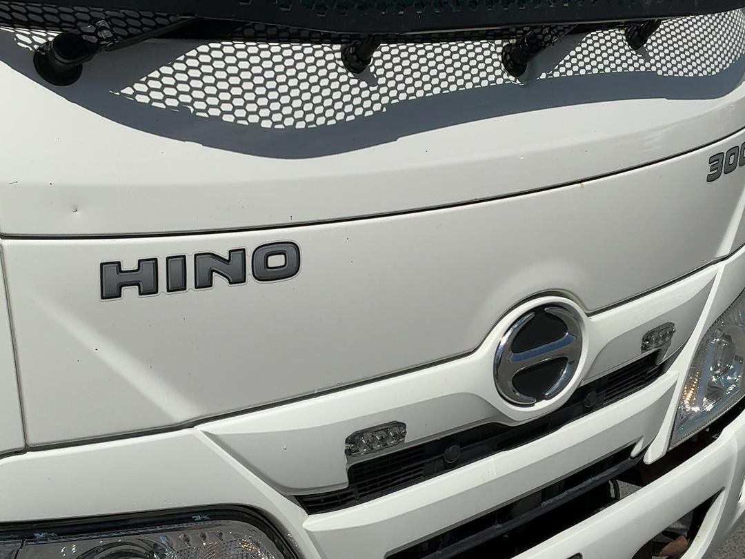 Photo '27' of Hino 300 XZU605R Transporter