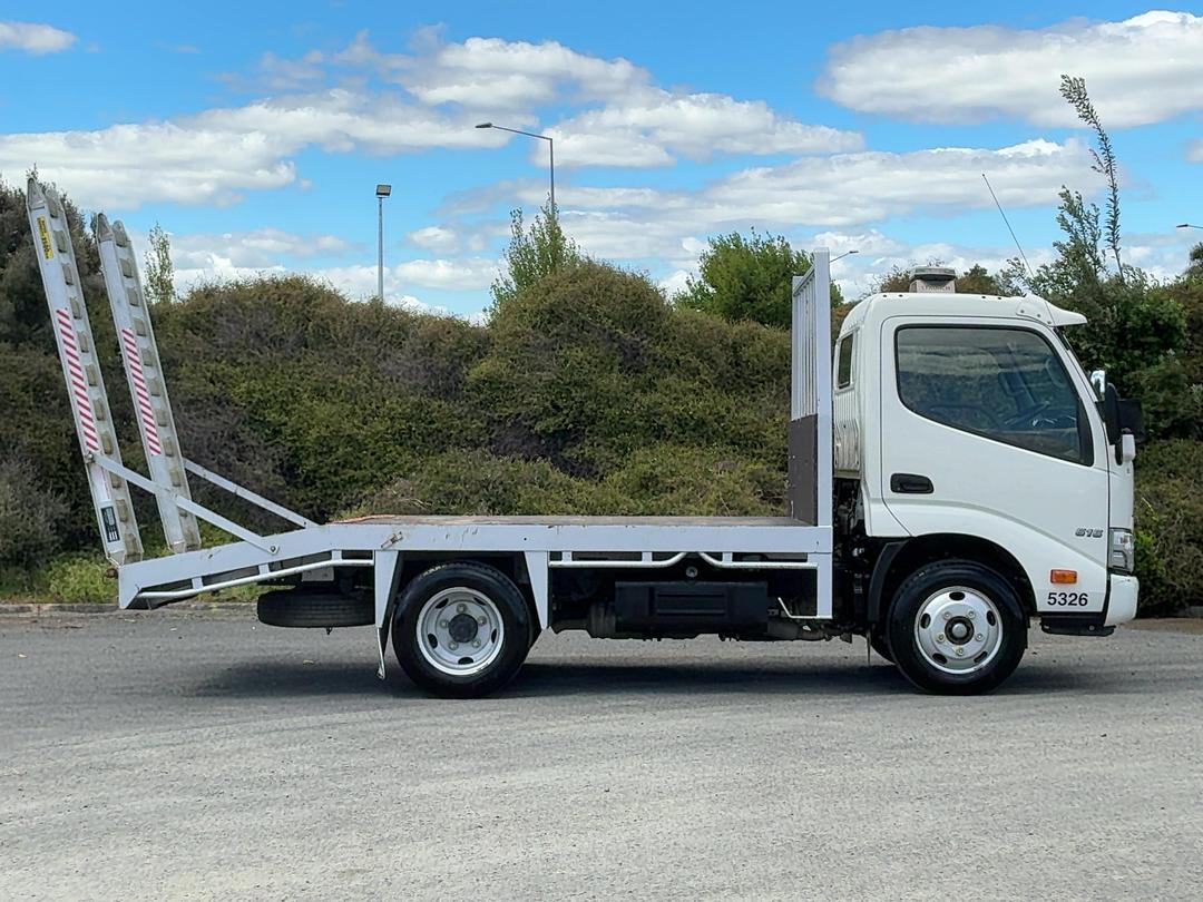 Photo '3' of Hino 300 XZU605R Transporter