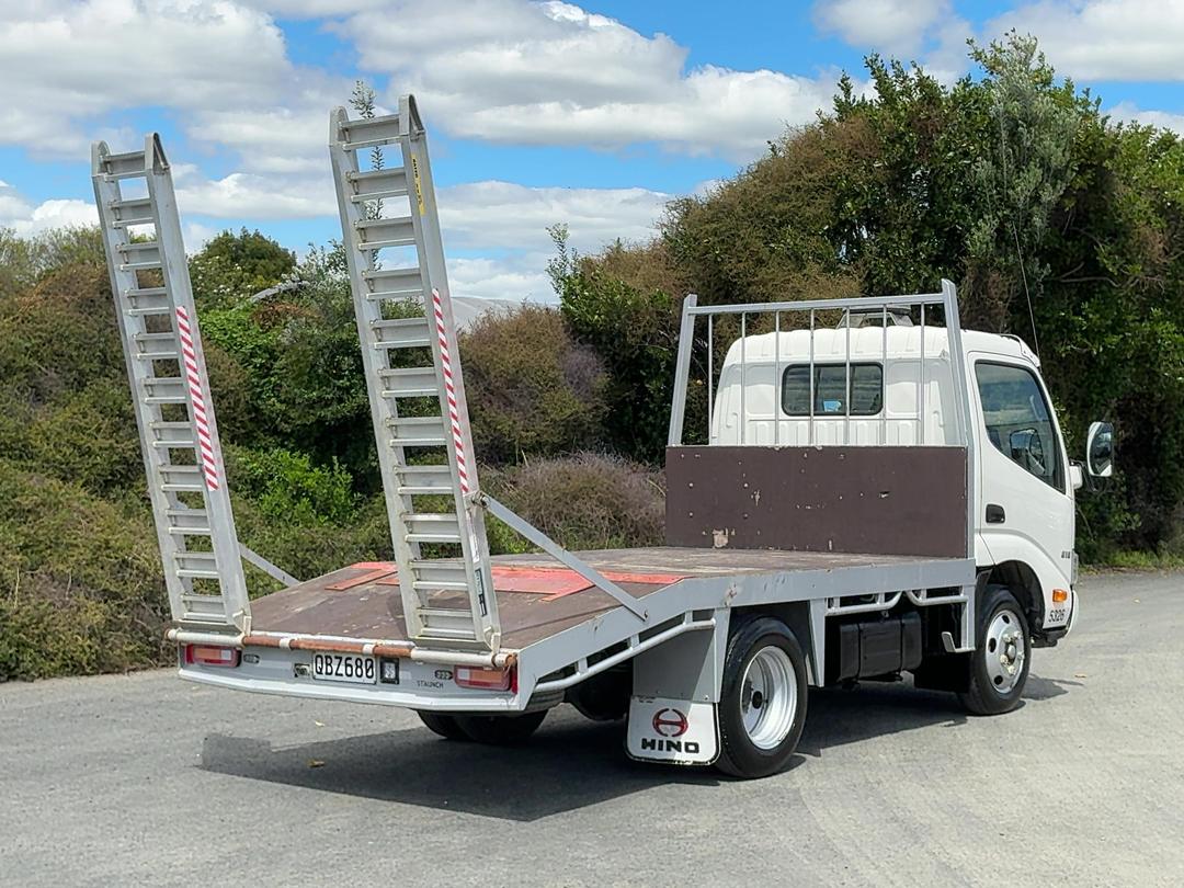 Photo '4' of Hino 300 XZU605R Transporter