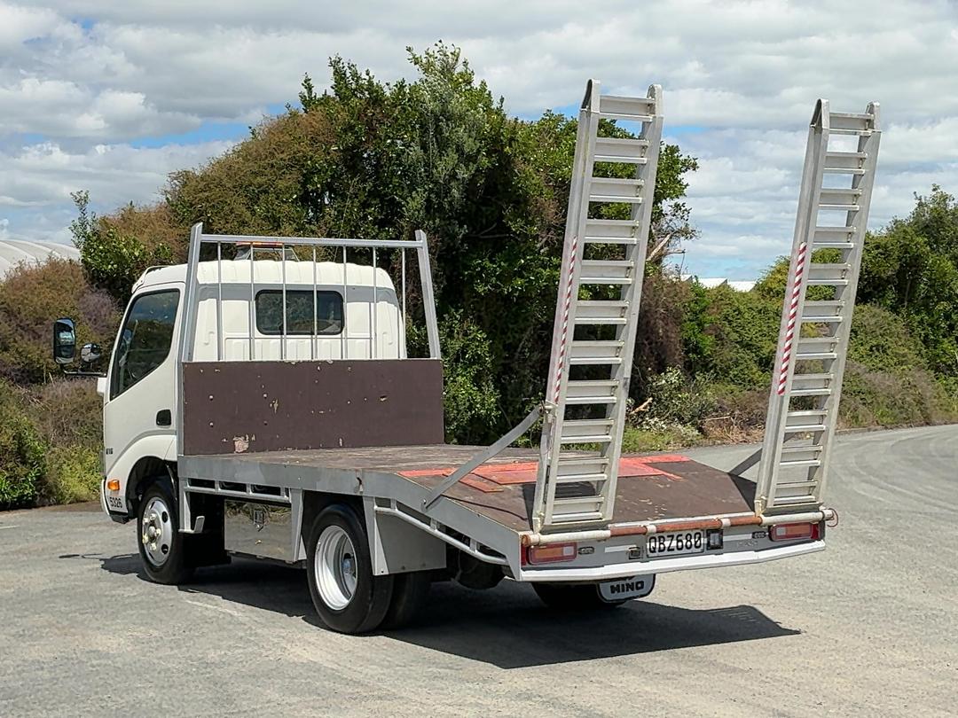 Photo '9' of Hino 300 XZU605R Transporter