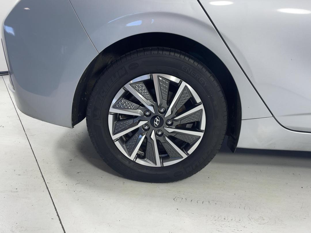 Photo '12' of Hyundai Ioniq
