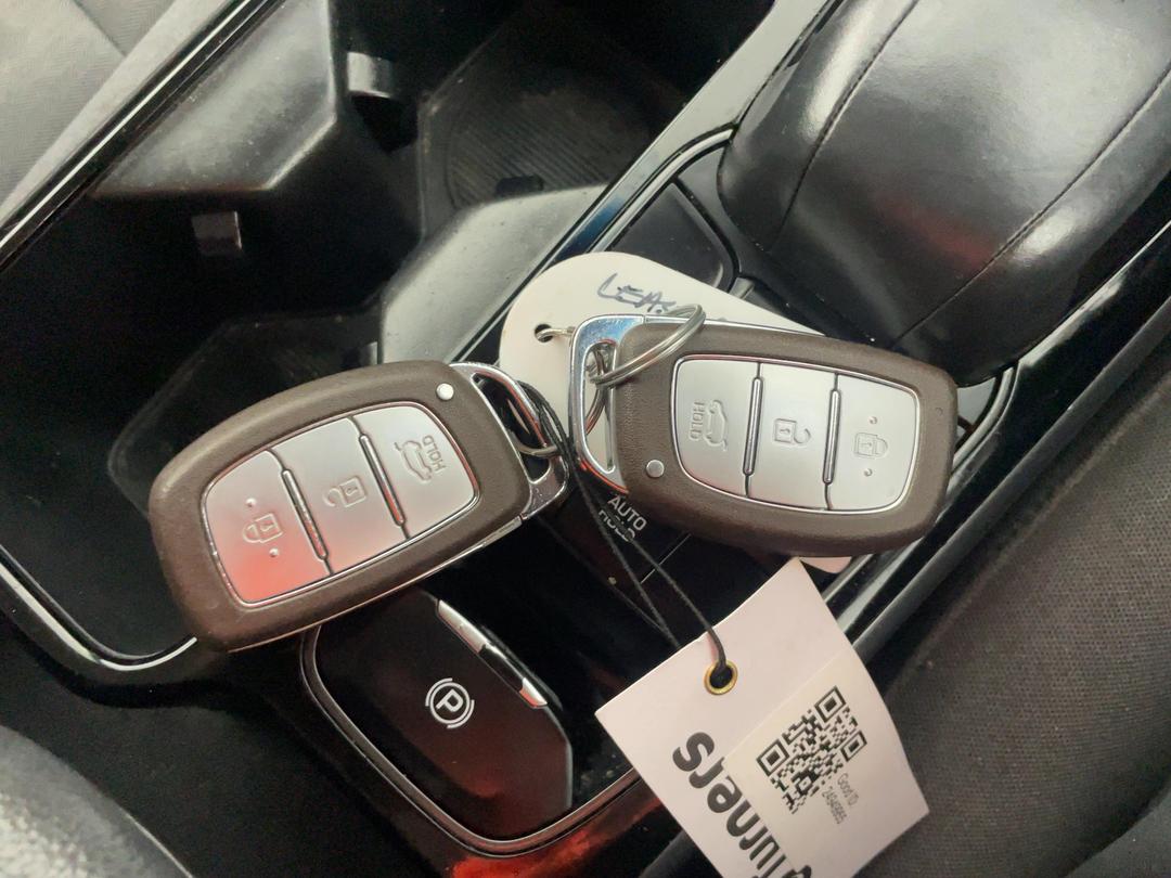 Photo '22' of Hyundai Ioniq