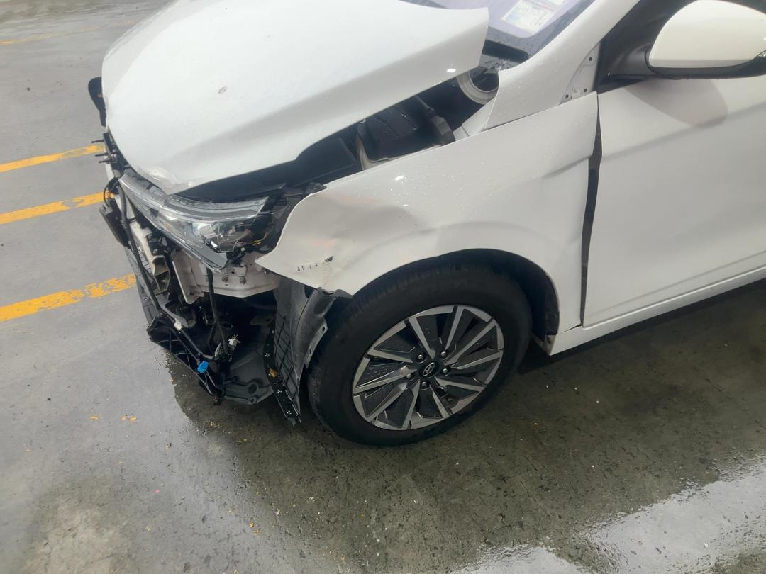 Photo '8' of Hyundai Ioniq 100KW EV